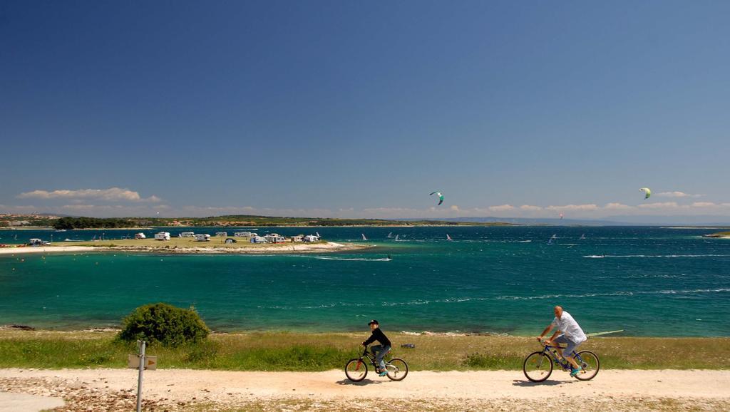 Arena Stupice Camping Homes Premantura Esterno foto