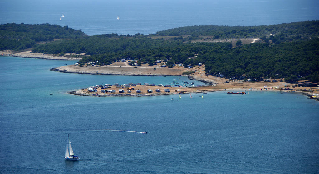 Arena Stupice Camping Homes Premantura Esterno foto
