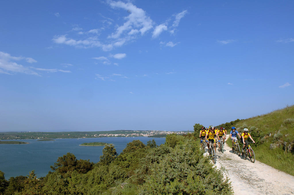 Arena Stupice Camping Homes Premantura Esterno foto
