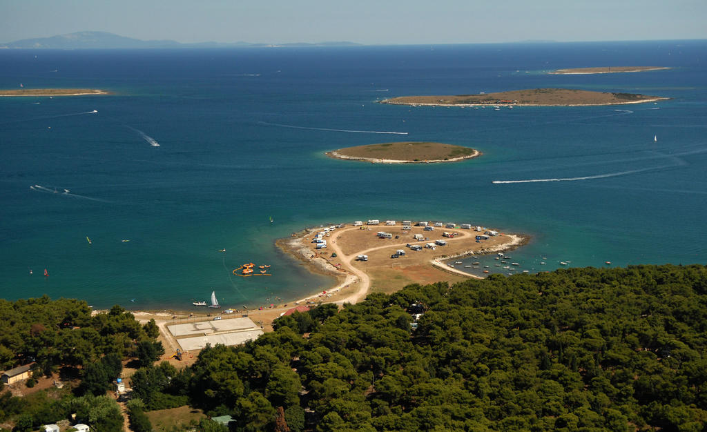 Arena Stupice Camping Homes Premantura Esterno foto