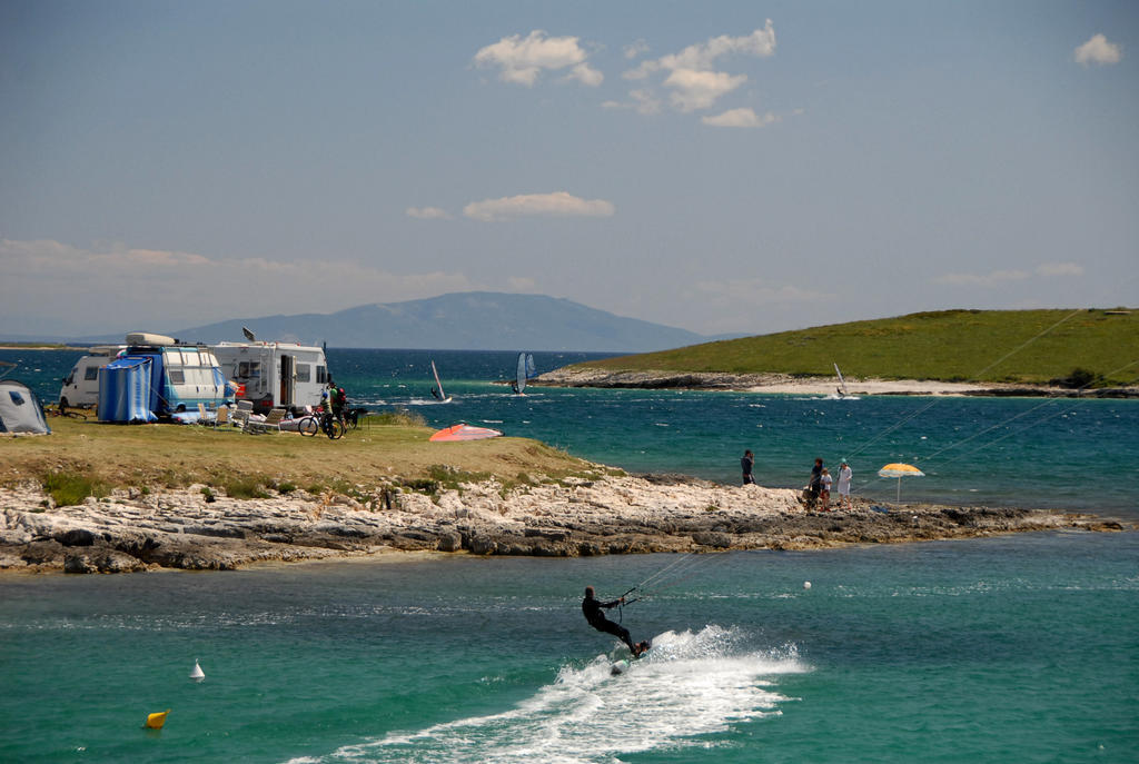 Arena Stupice Camping Homes Premantura Esterno foto